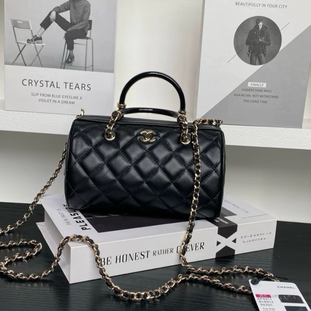 Chanel 25P Diamond Gold Buckle Shoulder Handbag